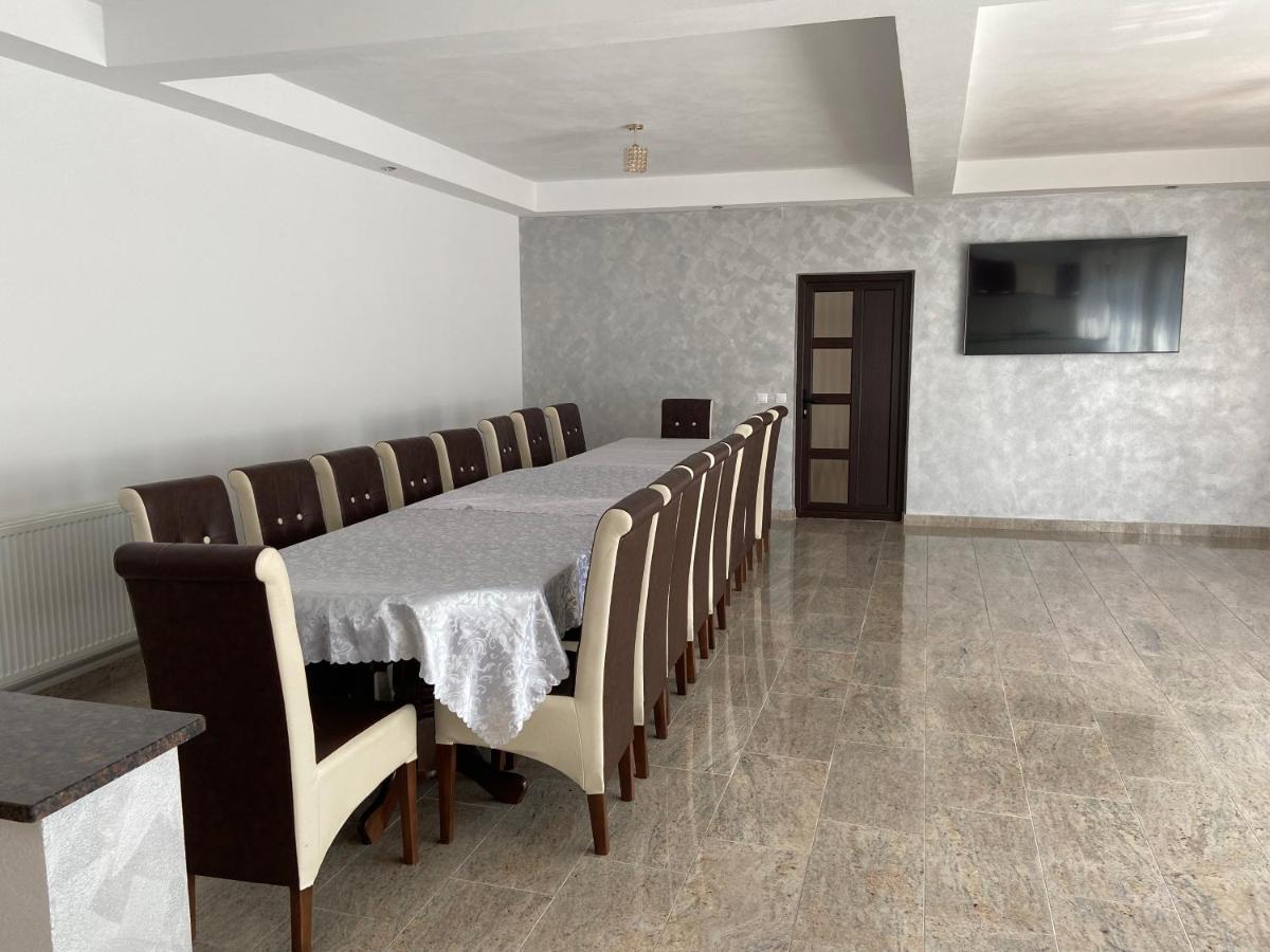 Pensiunea Casa Deny Novaci-Straini Bagian luar foto