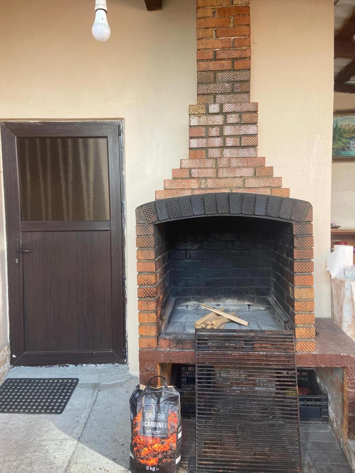 Pensiunea Casa Deny Novaci-Straini Bagian luar foto