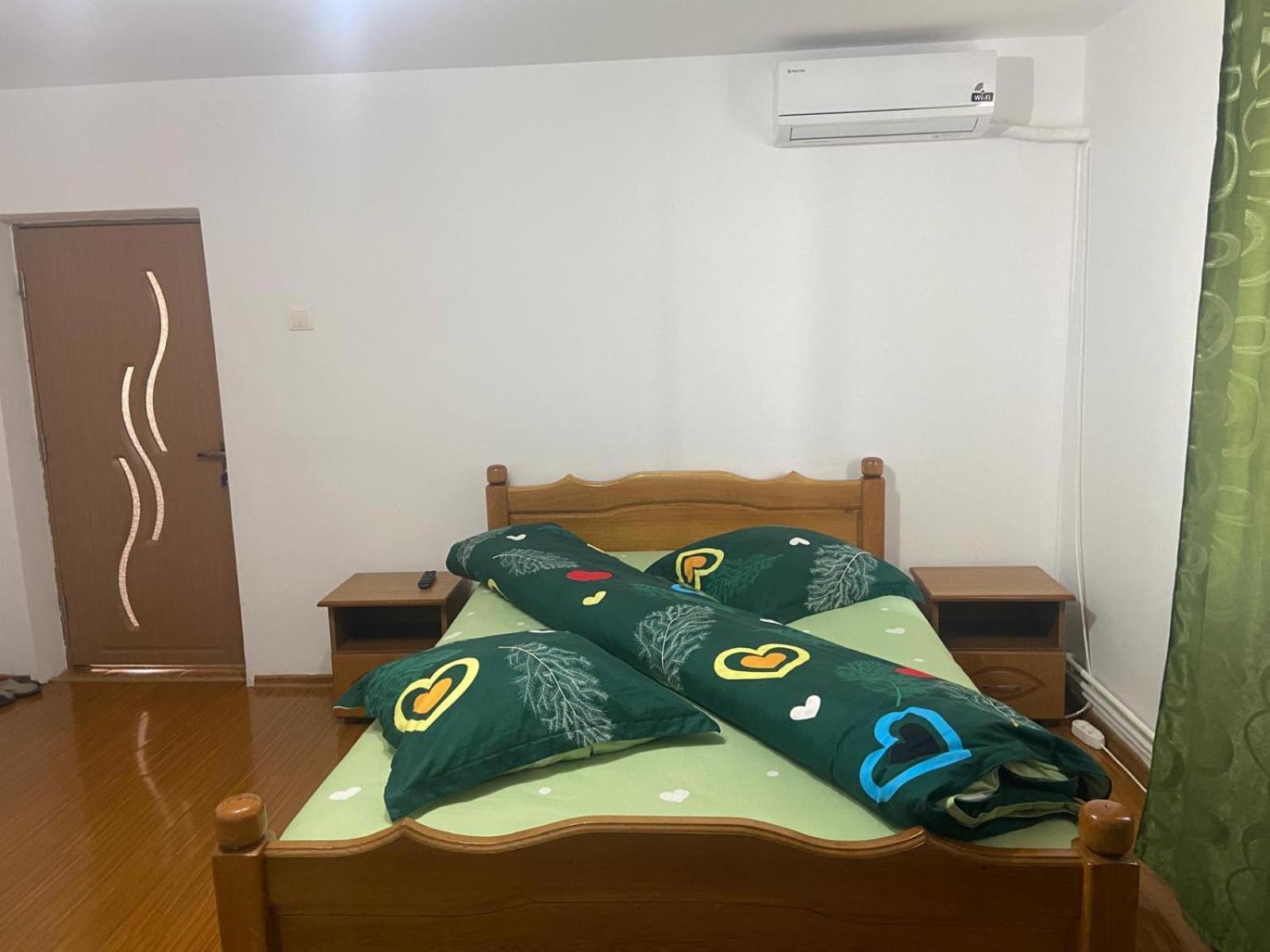 Pensiunea Casa Deny Novaci-Straini Bagian luar foto