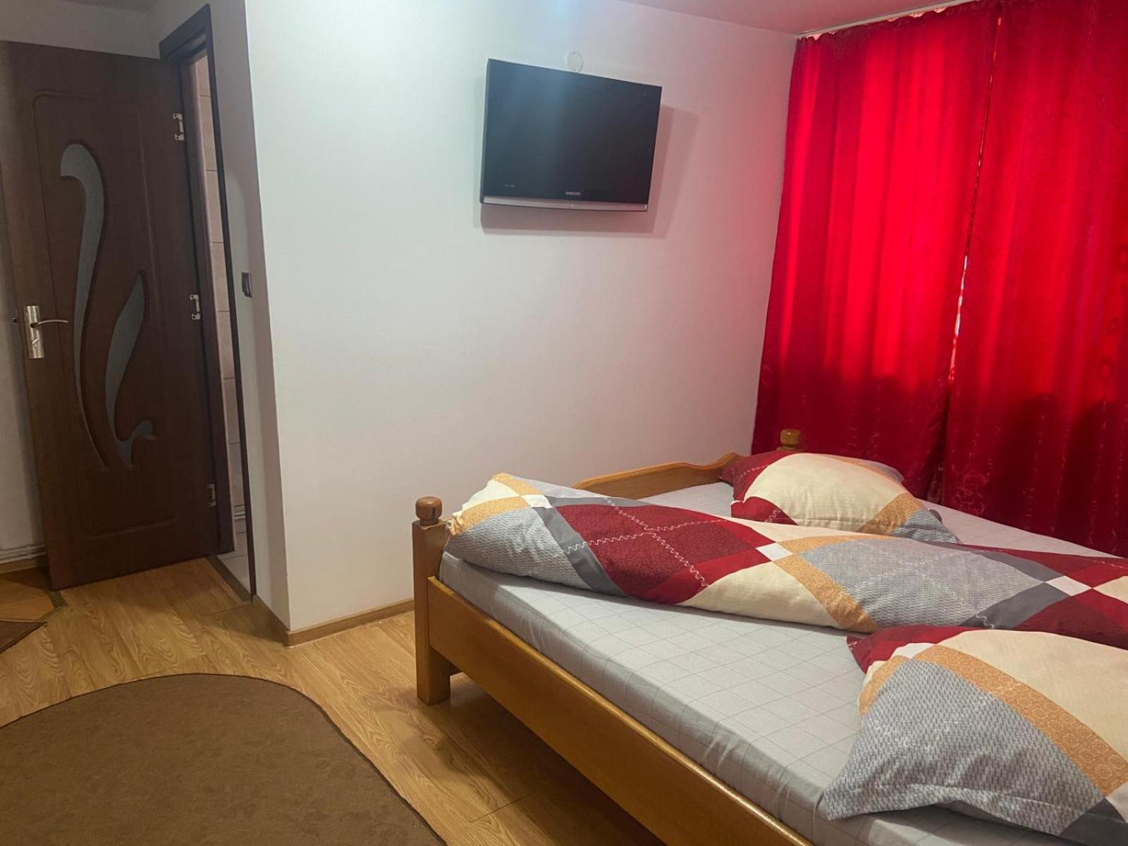 Pensiunea Casa Deny Novaci-Straini Bagian luar foto
