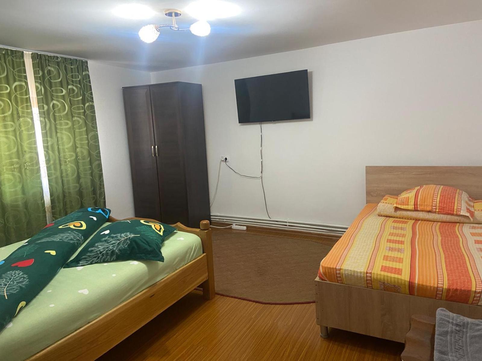 Pensiunea Casa Deny Novaci-Straini Bagian luar foto