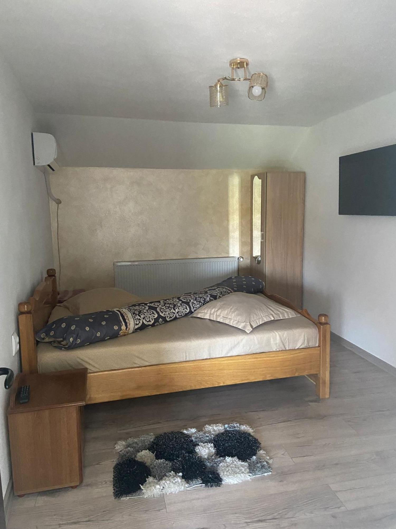Pensiunea Casa Deny Novaci-Straini Bagian luar foto