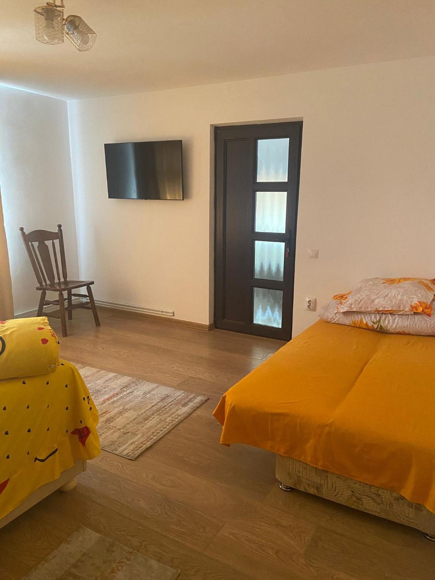 Pensiunea Casa Deny Novaci-Straini Bagian luar foto
