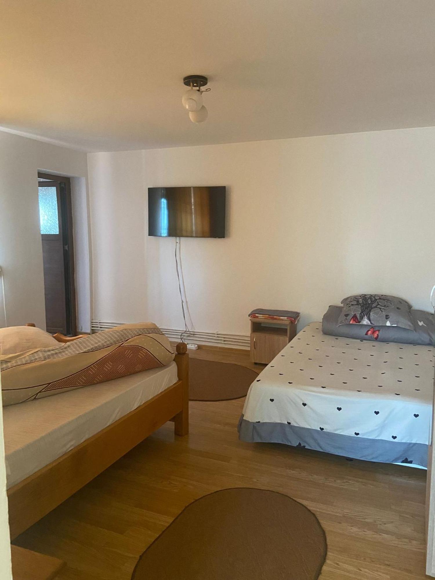 Pensiunea Casa Deny Novaci-Straini Bagian luar foto