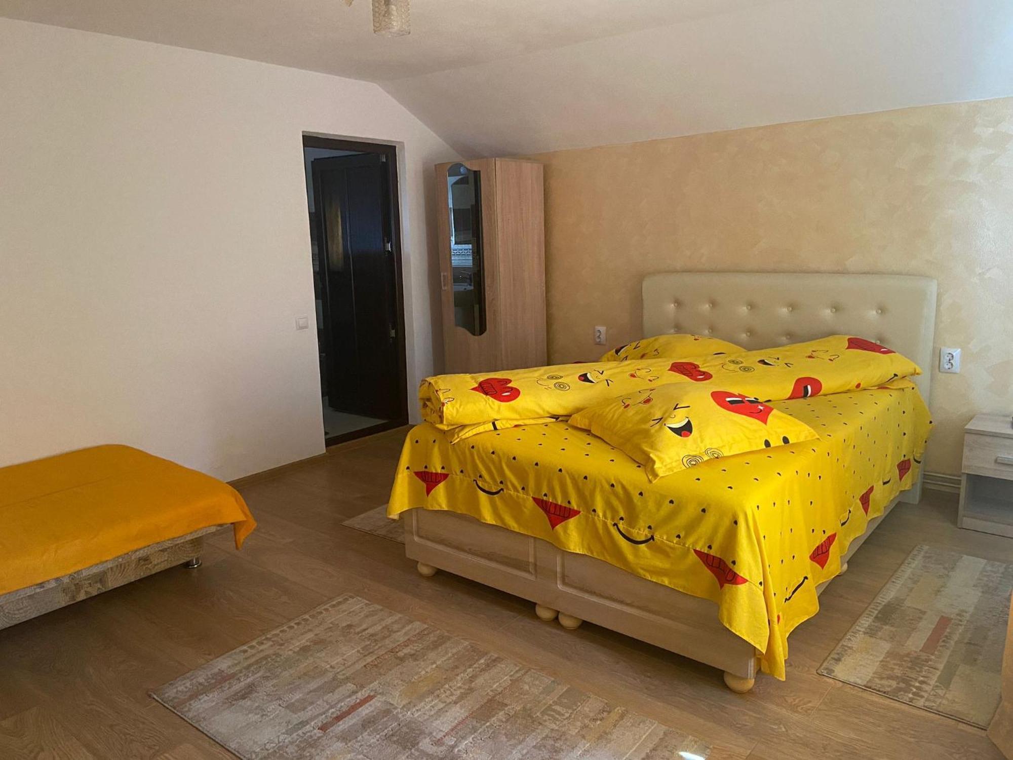 Pensiunea Casa Deny Novaci-Straini Bagian luar foto