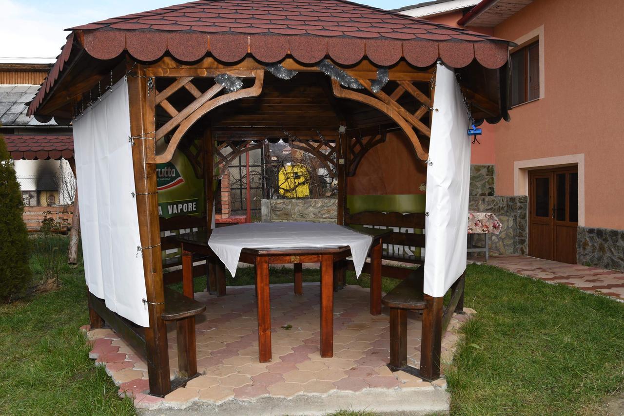 Pensiunea Casa Deny Novaci-Straini Bagian luar foto